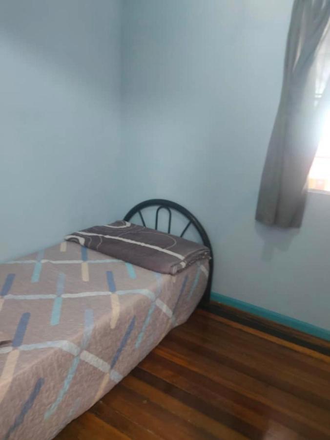 Mak Homestay Upstairs With 5 Bedrooms Kampong Kundassan 외부 사진